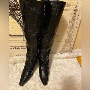 🖤Gorgeous Design Expressions Long Boots 👢 in Black with Pretty Side Buckles🖤